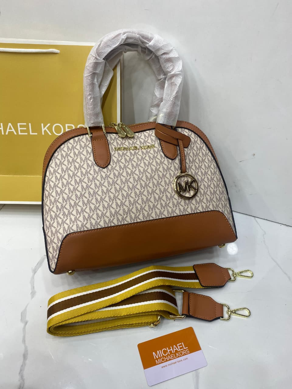 MICH-EAL KORS — Alma Classic Tan (AZ)