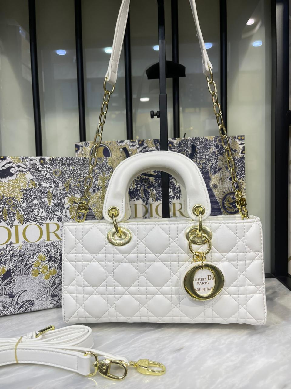 CHRIS-TIAN DI-0R — Lady D-Joy White (I)