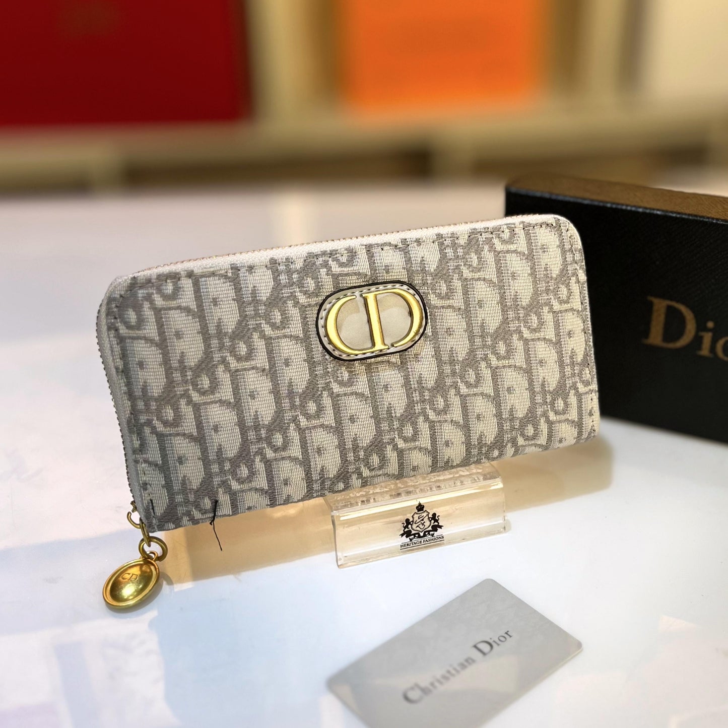 CHRIS-TIAN DI-0R — Soft Gray Clutch (ZB)