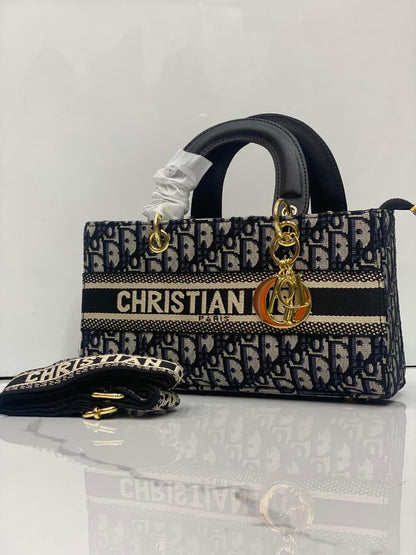 CHRISIAN DI0R — Embroidered Bag (AZ)