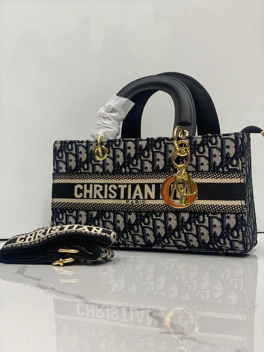 CHRISIAN DI0R — Embroidered Bag (AZ)