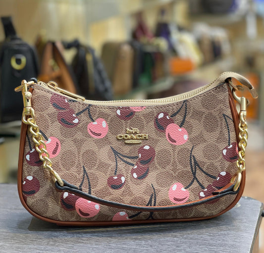 C0ACH Teri Shoulder Bag