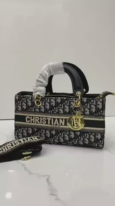 CHRISIAN DI0R — Embroidered Bag (AZ)